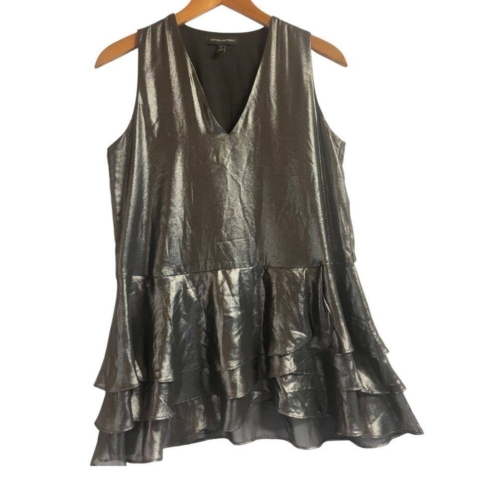 Banana Republic black shimmery ruffled blouse. Beautiful metallic fabric, size S